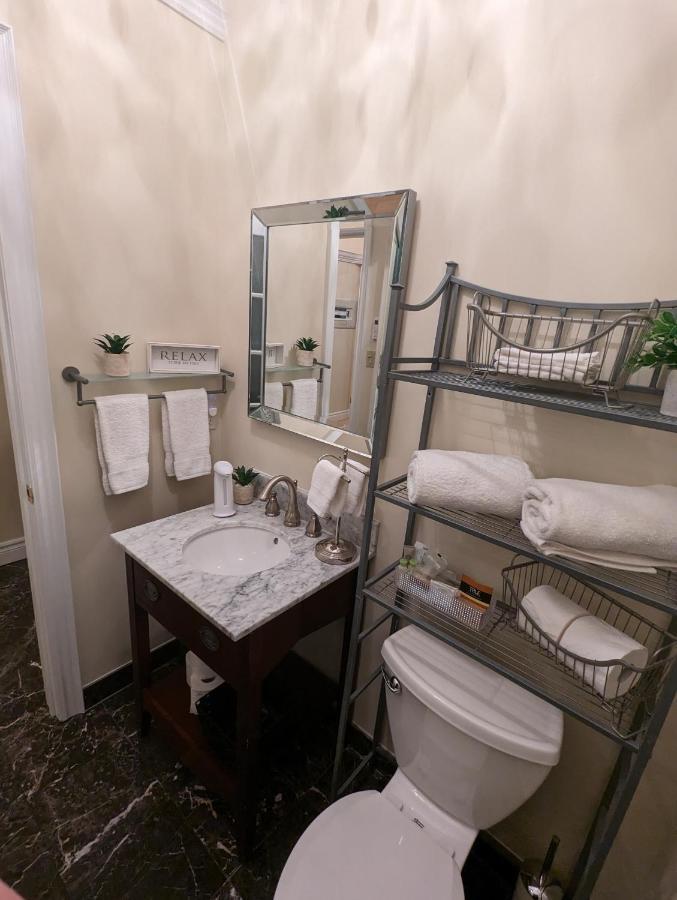 Suites On King Ниагара-он-те-Лейк Экстерьер фото