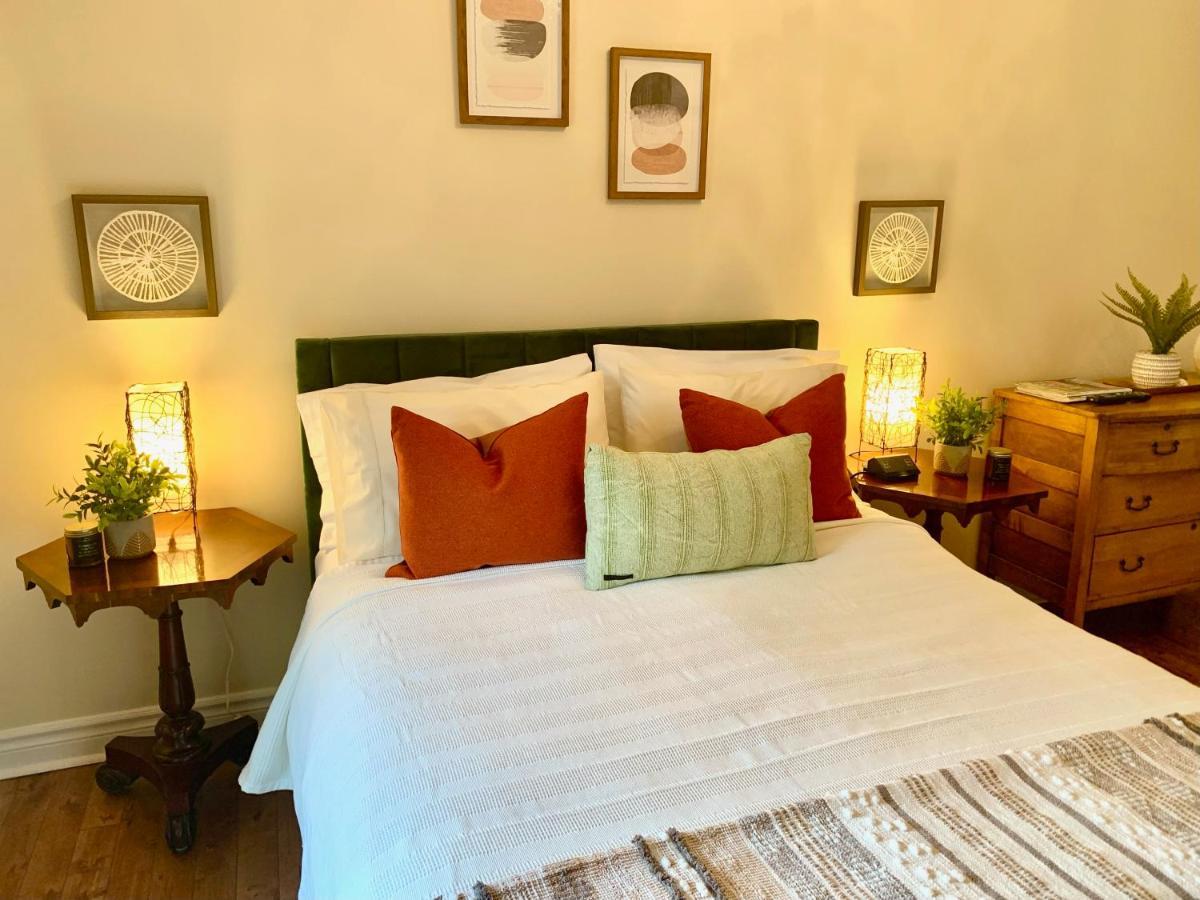Suites On King Ниагара-он-те-Лейк Экстерьер фото